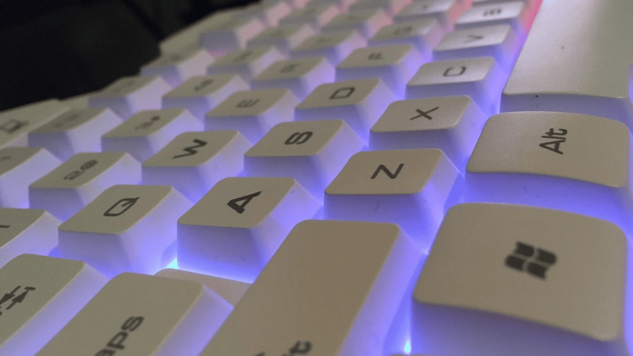 What are the advantages of hot-swappable keyboards